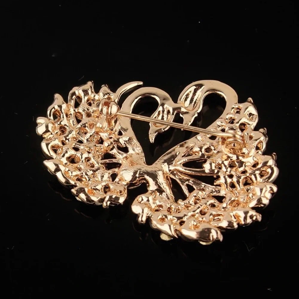 NWOT Pink diamond swan brooch - Picture 3 of 5